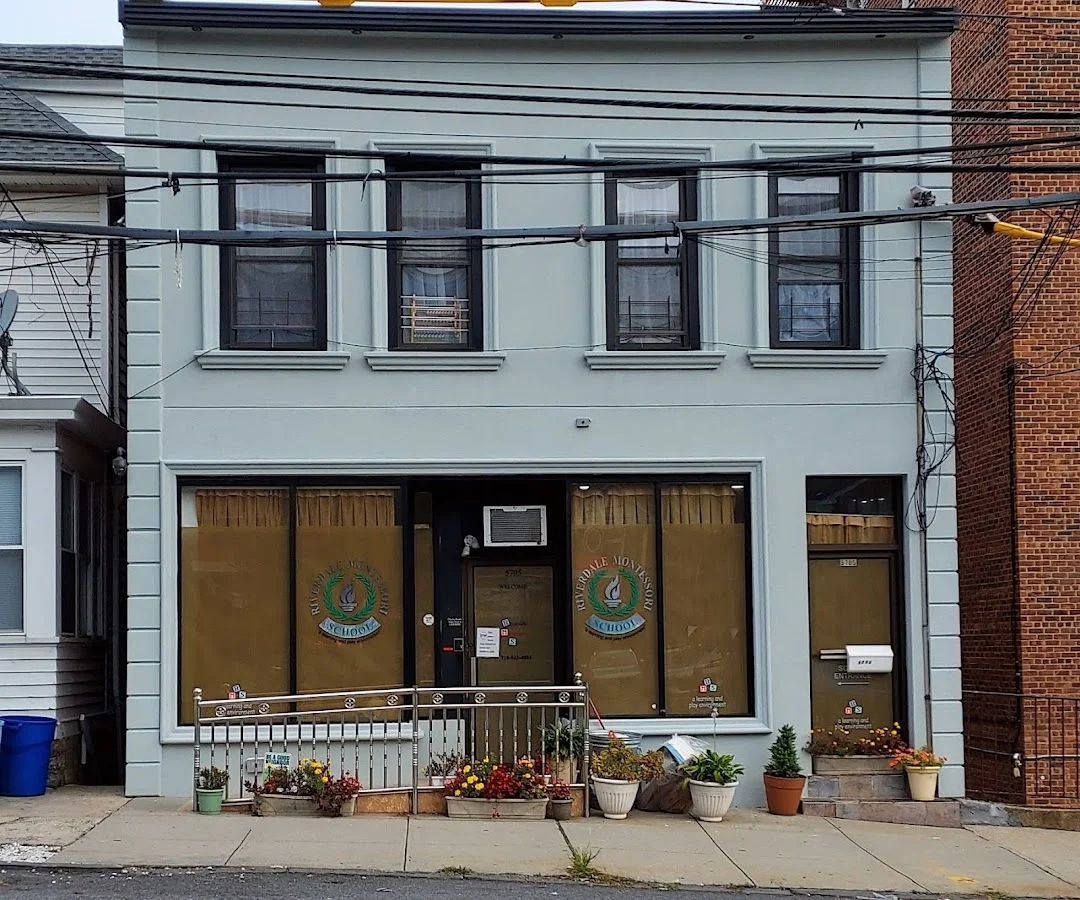 RIVERDALE MONTESSORI SCHOOL