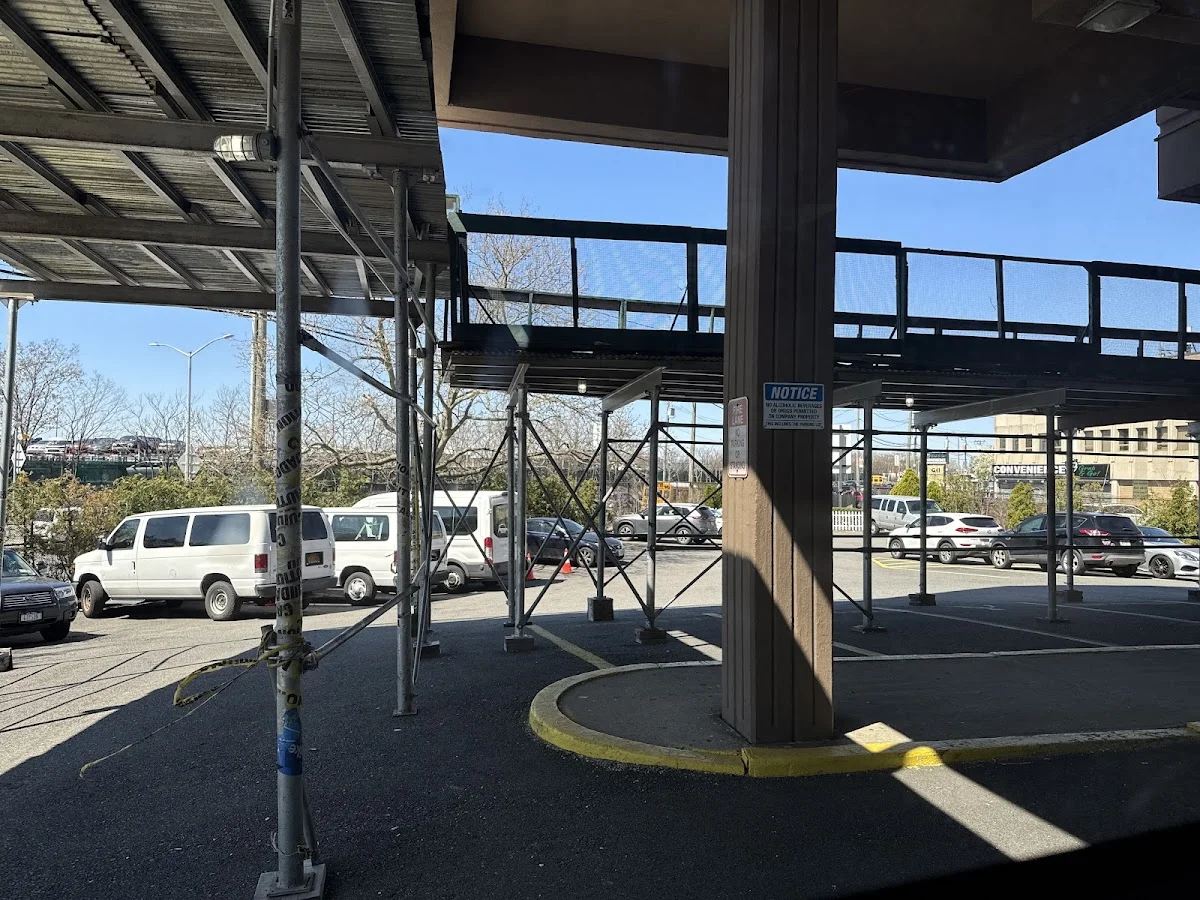 SARATOGA FAMILY RESIDENCE