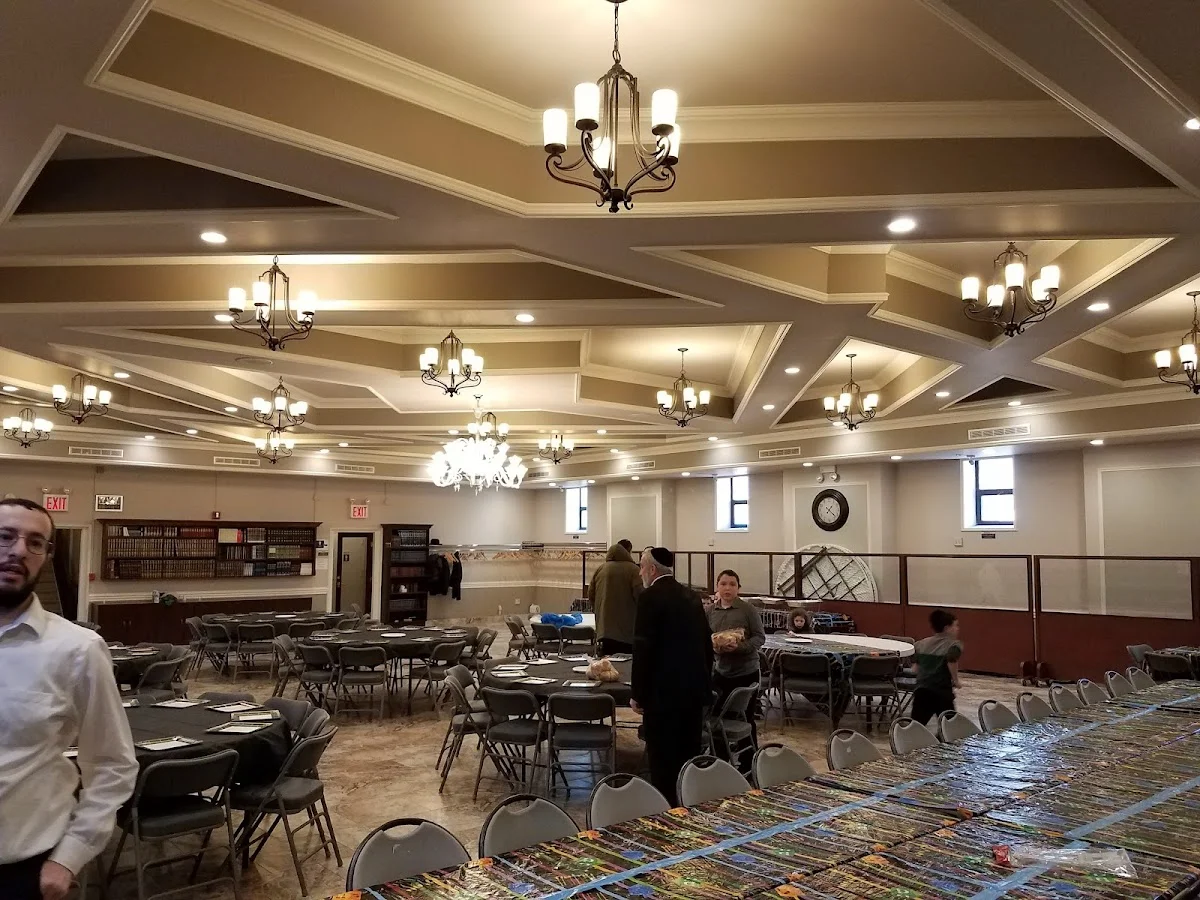 YESHIVAT SHAARE TORAH