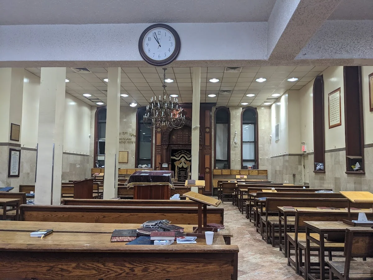 YESHIVA TZEMACH TZADIK VIZNITZ